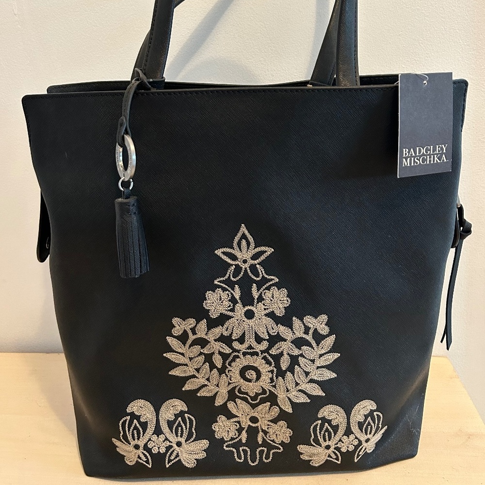 Badgely Mischka black leather handbag
